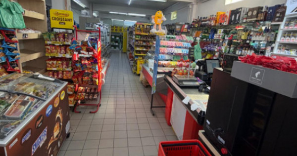 Spatiu comercial de 1300 mp pe 4 nivele, in centrul orasului