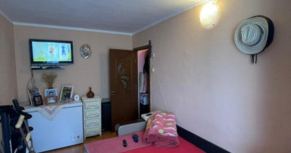 Apartament 3 camere, 43 mp, mobilat și utilat, centrală no
