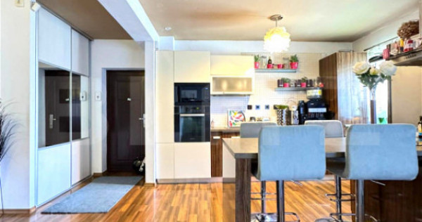 Apartament 3 camere, 77 mp, 2 băi, etaj 1, parcare, Sub Cet