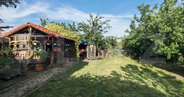Casa batraneasca renovabila, 1.033 mp teren, zona Poiana