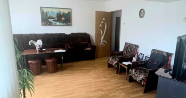 Apartament 3 camere, decomandat - zona Noua