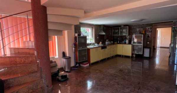Casă P+1+2+M, 360 mp, 7 camere, 4 băi, granit interior/ext