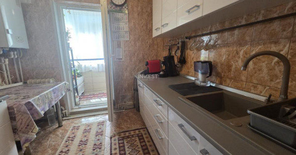 Apartament 3 camere, Decomandat, Piata Alexandru cel Bun