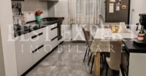 Apartament 4 camere cu geam la baie, bloc reabilitat
