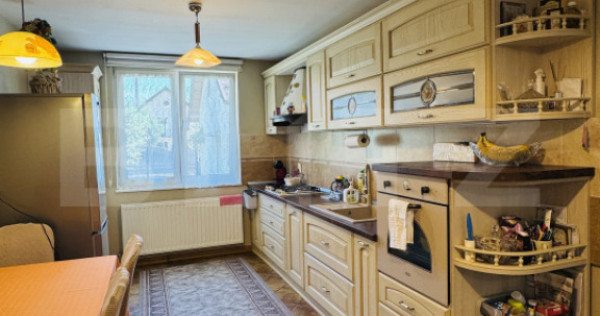 Casa de vanzare, 140 mp, 4 camere - zona Florilor