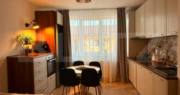 Apartament cu 3 camere de v&acirc;nzare, Garaj subteran, zona Cen