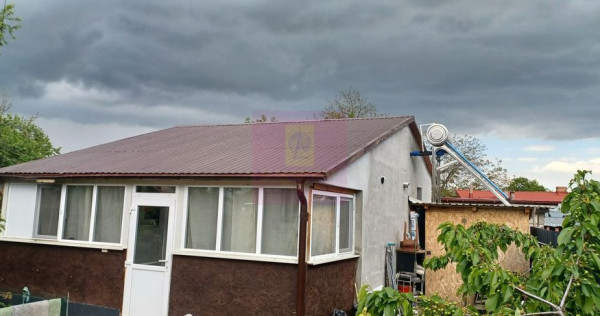 Săbăreni, casă 2 camere, baie, bucătărie, terasă, m...