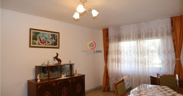 Luminos si spatios! Apartament 3 camere, decomandat, parter