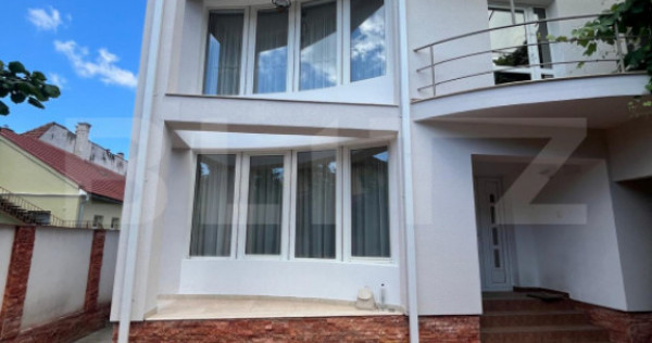 Casă de v&acirc;nzare, 5 camere, 280 mp - Ultracentral, Bistriț
