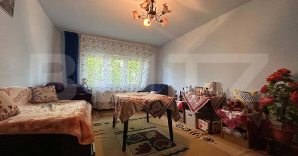 Apartament 4 camere cu potențial, 79 mp, parter, zonă apre