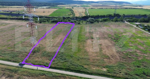 Teren intravilan 2.056 mp | Două fronturi stradale | Zonă