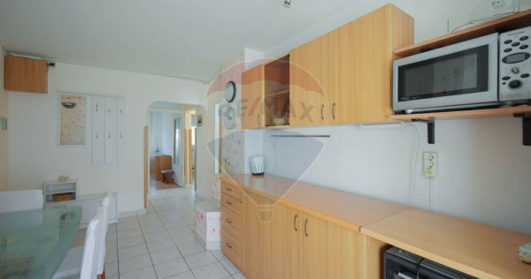 De v&acirc;nzare apartament cu 3 camere zona Dacia