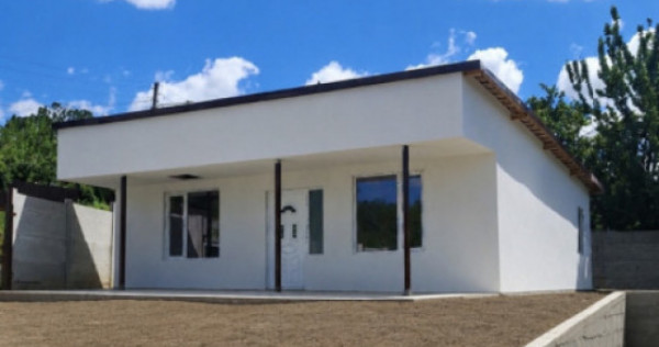 Casa de vanzare, 72 mp, 1500 mp teren, zona Baleasa