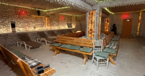 Afacere Salina, restaurant, camere, parcare, teren, 1125 mp,