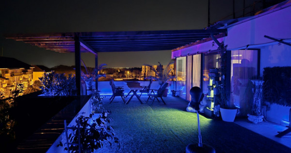 Penthouse premium 250 mp cu terasă și teren de fotbal priv