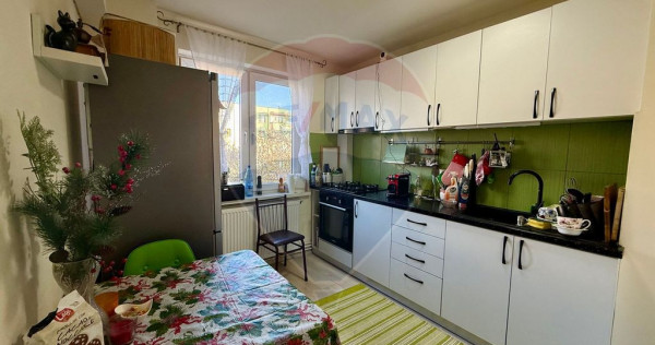 Apartament de v&acirc;nzare 3 camere + garaj cu acces la boxă...