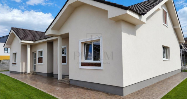 Duplex separat prin baie - toate utilitatile - curent trifaz