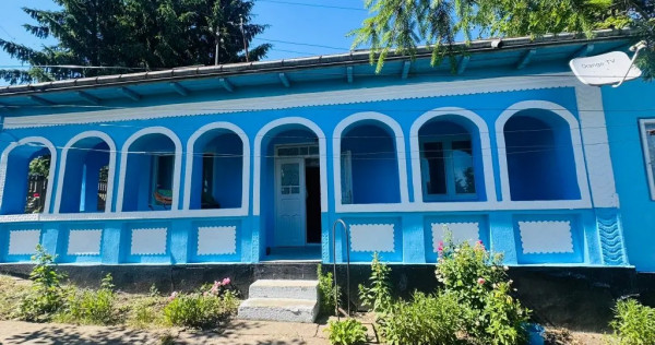 V&acirc;nd casă cu teren generos