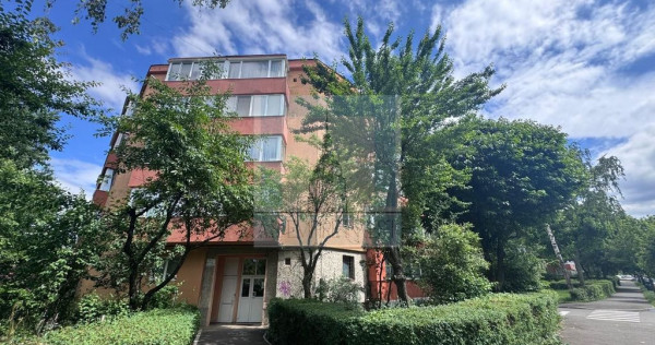 Apartament 2 camere de v&acirc;nzare &ndash; Tractorul, str. Bronz...