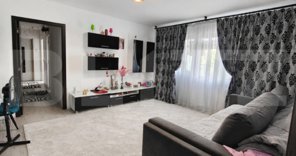 Apartament 3 camere - etaj intermediar - zona Decebal