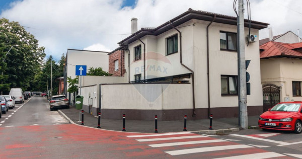 Casă / Vilă cu 5 camere de vanzare &icirc;n zona Domenii, la...