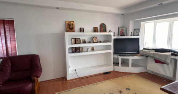 Apartament 3 camere de v&acirc;nzare &icirc;n zona Gară &ndash; etaj inte