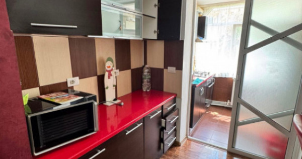 VEST- APARTAMENT 2 CAMERE DECOMANDAT ,CENTRALA GAZ, ETAJ 2