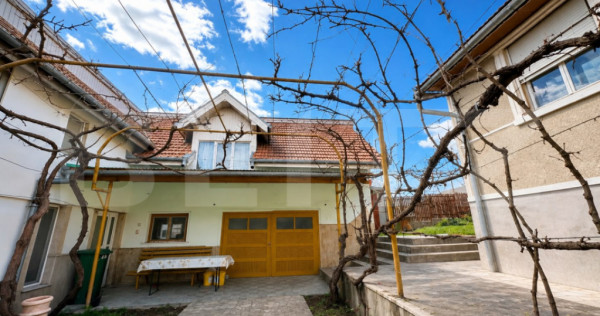 Ansamblu cu 3 locuințe, teren 1.700 mp, ideal investiție