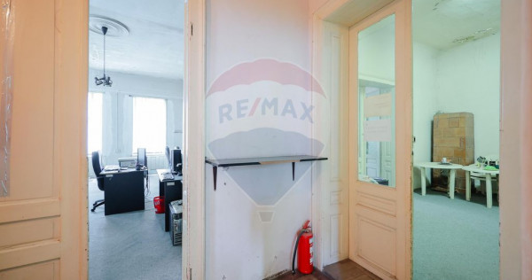 Apartament de v&acirc;nzare cu 3 camere, str. Cuza Vodă, ultr...