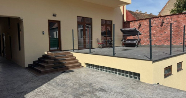 Spatiu comercial, Ultracentral