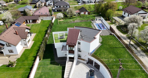 Vila de lux 5 camere +1500mp teren Cisnadie