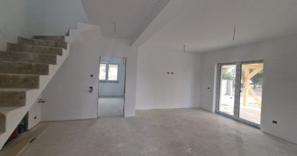 Duplex de vanzare cu 4 camere, cartier Europa, Mosnita Noua