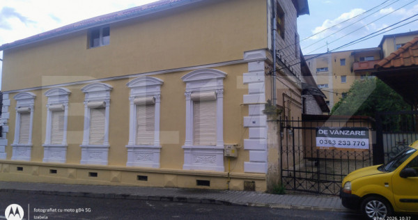 Casă de v&acirc;nzare, 450 mp, zonă Nord-Est