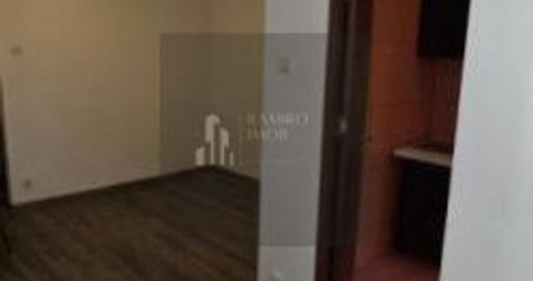 Garsoniera renovata- etaj 3 - bloc 1983 - Titan -Mall Par...