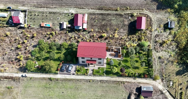 Refugiu la marginea padurii &mdash; 1000 mp de liniste in Coc...