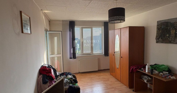 Apartament 3 camere decomandat -10 minute de metrou Apara...
