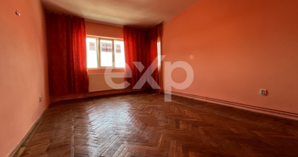 Apartament 3 camere dec 2 băi etajul 3 central Gaesti
