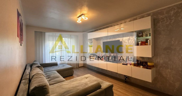 Apartament 3 camere de vanzare