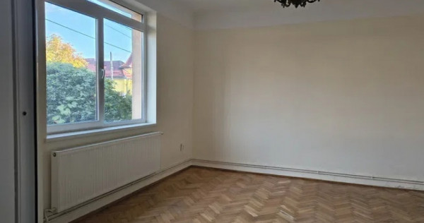 Casa la calcan de vanzare cu 2 camere, in zona Dambul Rotund