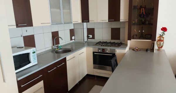 Apartament de vanzare semidecomandat ,3 camere 61 mp , zona