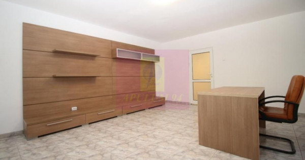 Apartament cu 3 camere de v&acirc;nzare Decebal adiacent