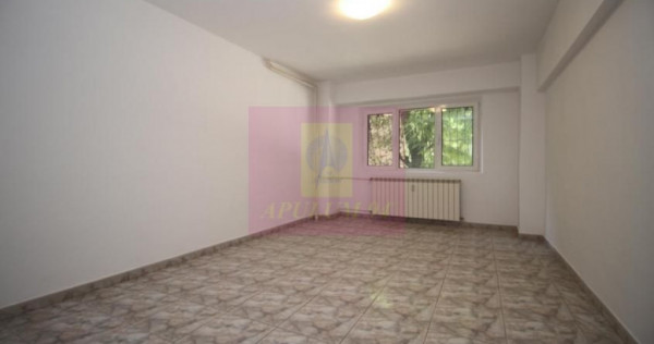 Apartament cu 3 camere de v&acirc;nzare Decebal adiacent
