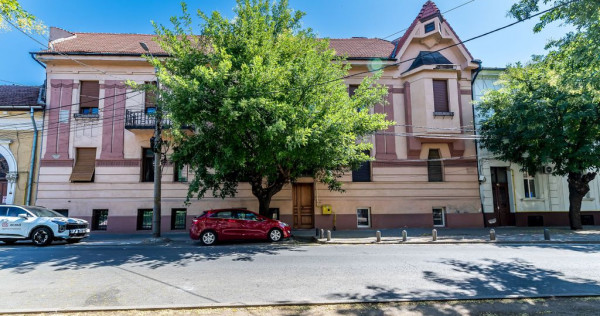 REZERVAT Apartament cu 4 camere si terasa langa primarie