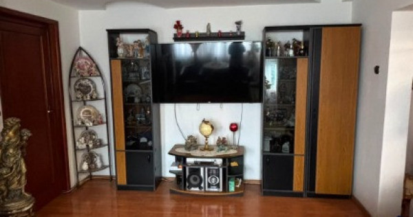 Bd-Regele Mihai 1, 4 camere, etaj 3