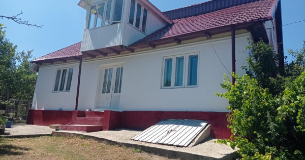 Vand casa 4 camere cu gradina si curte Barsanesti, Bacau
