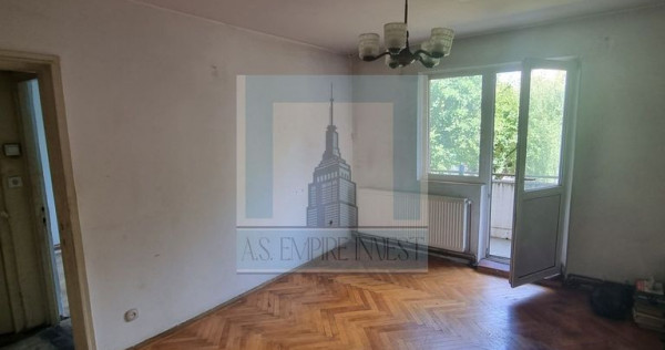 Apartament 3 camere semidecomandat ,etaj 1 - zona Vlahuta.