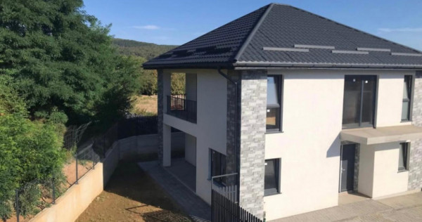 Casa individuala 130mp utili, 30mp terase, 400mp teren, 3 pa