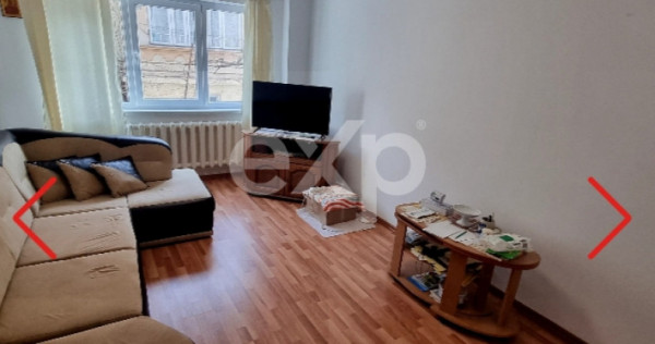 De v&acirc;nzare apartament 4 camere decomandate, central, langa