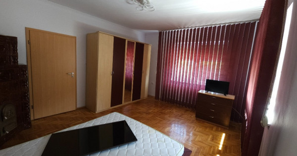 Proprietar &icirc;nchiriez apartament trei camere la casă Calea Martirilor