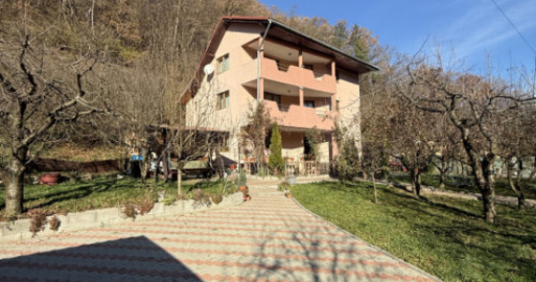 Casa 249 mp cu teren 2172 mp - zona Tautiului - Floresti